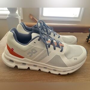 On Cloud Undyed-White | Flame
Cloudrunner